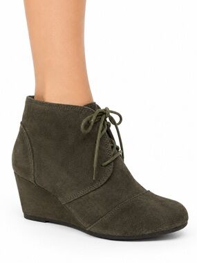 Charles Albert olive green vegan suede lace up wedge heel ankle boots size 6
